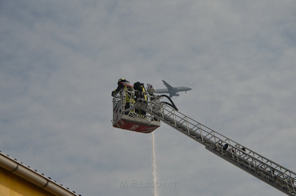 Grossfeuer Poco Lager Koeln Porz Gremberghoven Hansestr P849.jpg - Miklos Laubert